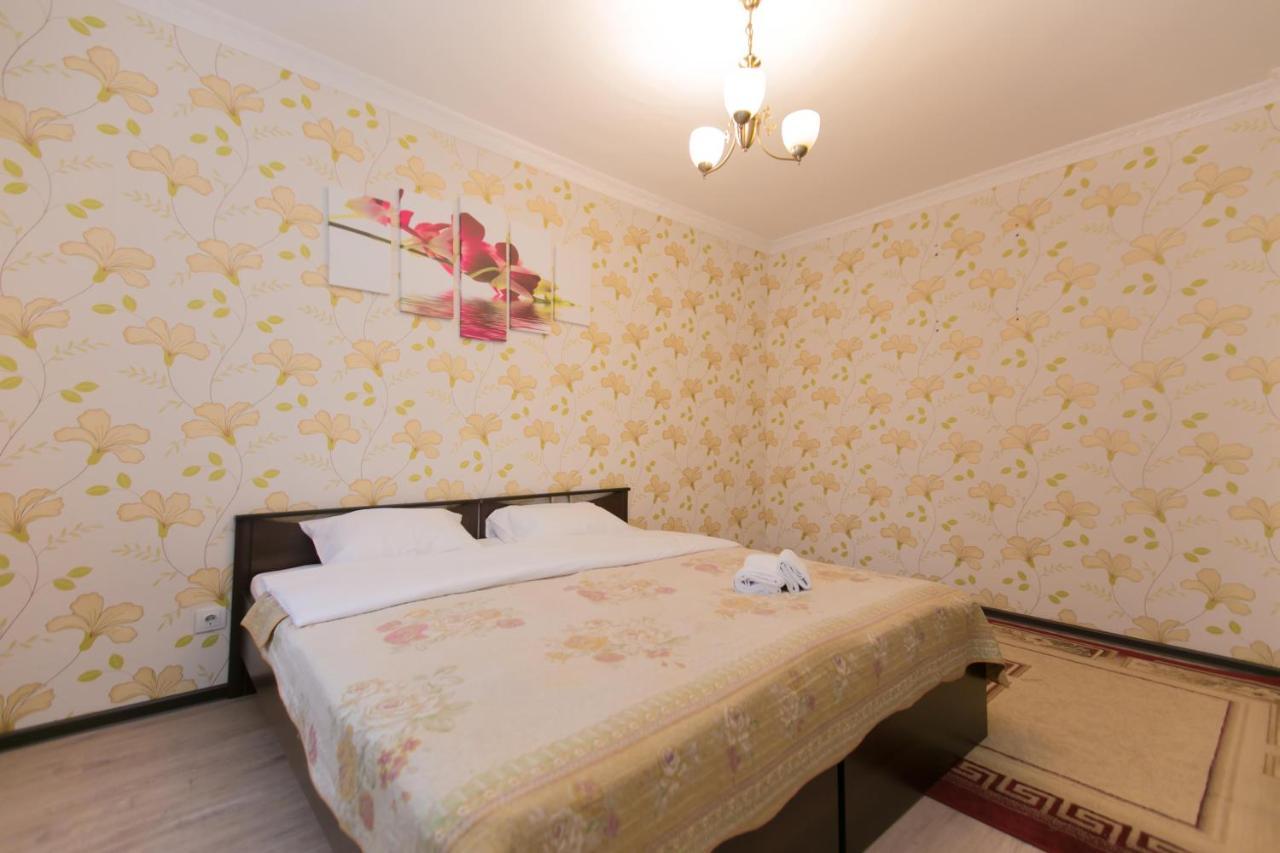 Cozy Apartment On Sarayshyq Street 5E アスターナ エクステリア 写真