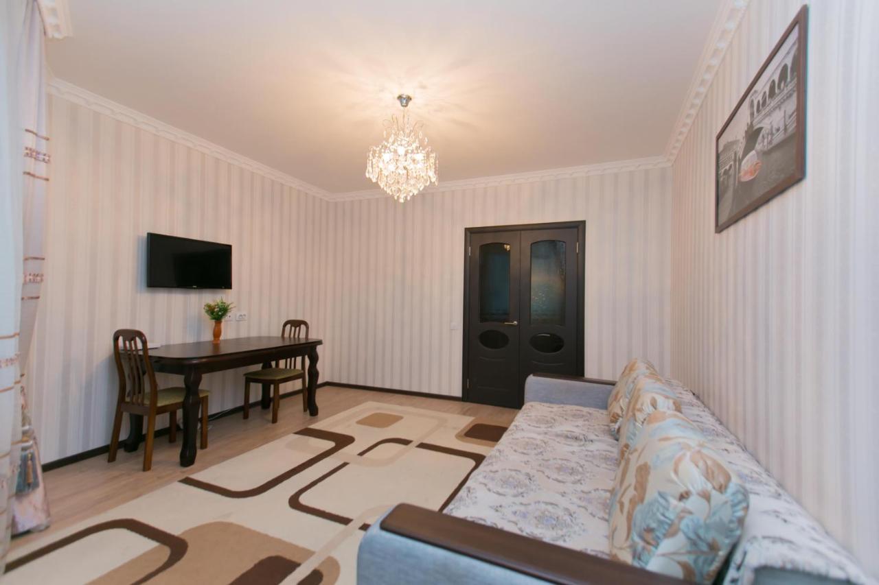 Cozy Apartment On Sarayshyq Street 5E アスターナ エクステリア 写真